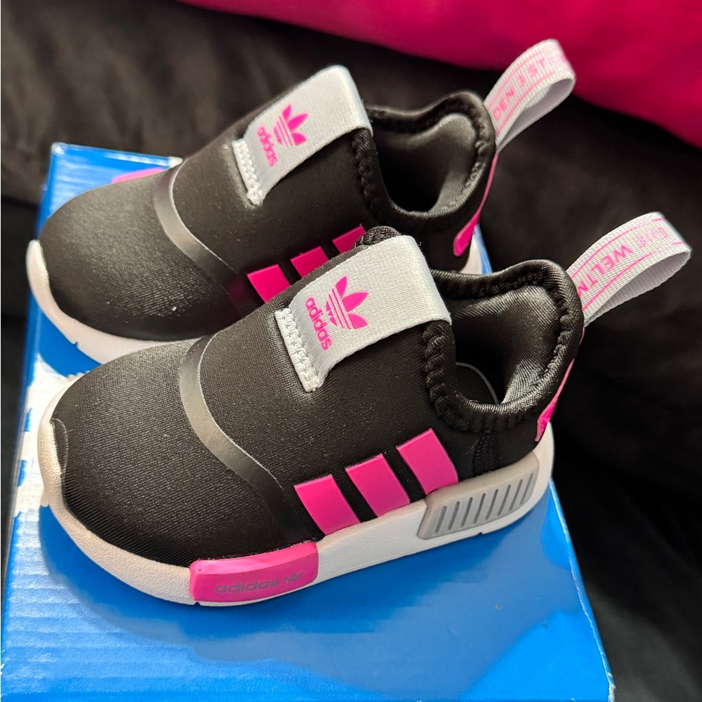 Adidas NMD 360 size 4